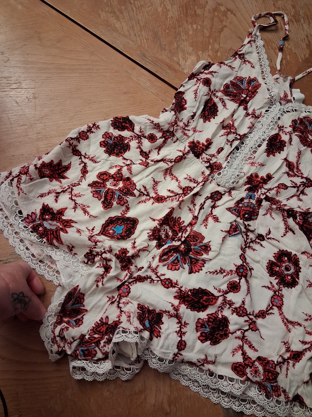 Astr Floral Lace-Trim Cotton Top in White, Red, Blue - Picture 5 of 7